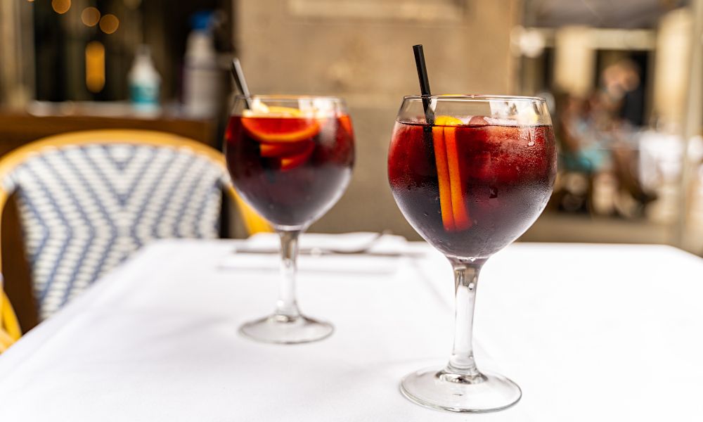 /api/cms/uploads/spain_sangria_traditional_drink_21fa2951f4.jpg